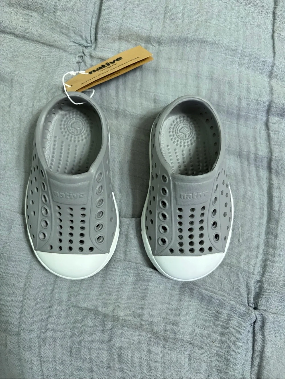 Native Kids Jefferson Slip-On Shoe - Pigeon Grey/ Shell White C4 NWT